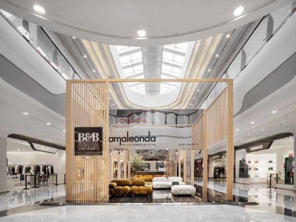 B&B Italia 经典之作 Camaleonda 沙发首个快闪店亮相中国