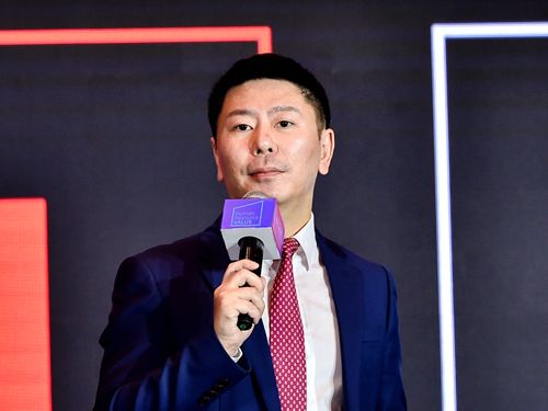 易居企业集团副总裁，易沃教育联席董事长 朱栩