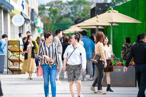 绿地·新里天澜情景商业街首发亮相，缤纷生活季倾城盛启，天津北辰再添新名片！