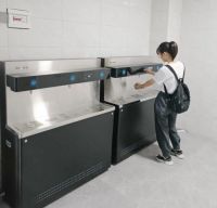 如今净水器已经走进多家校园，学生们都需要纯净水