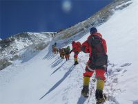 华耐家居多城点映《无尽攀登》 登山家与企业共通的硬核攀登精神