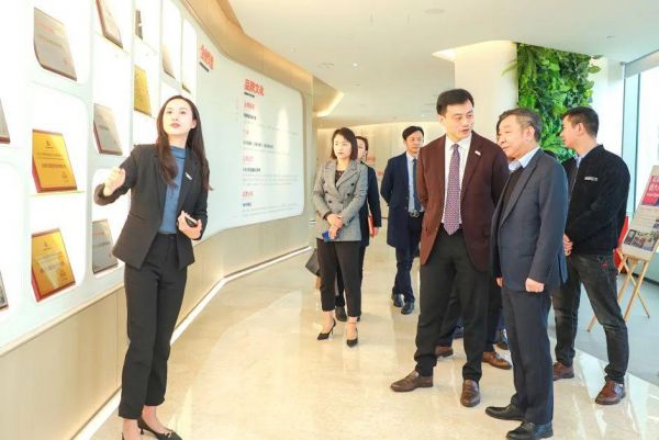 合景悠活集团与京东集团签订战略合作协议，探讨“互联网+物业”新模式