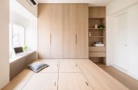 小卧室不要一个劲打柜子了 床尾留50cm会多俩功能区