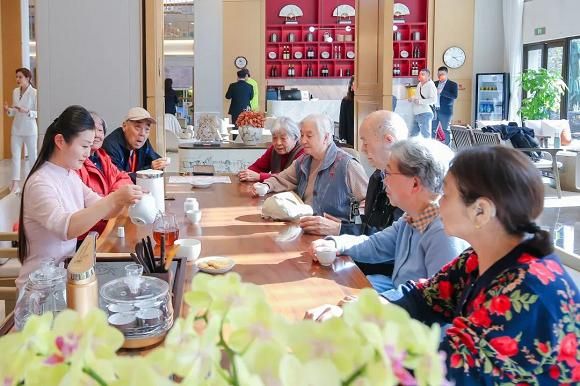 ◎椿萱茂在住长者品茶会，以茶养身心