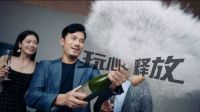 向上生长 当“燃”不让|东鹏岩板解锁墙面新体验