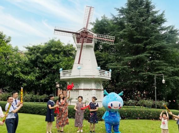 风车重启仪式，不少老业主前来捧场