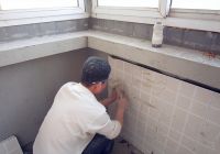 阳台瓷砖要不要贴到顶？老师傅是这样建议大家的