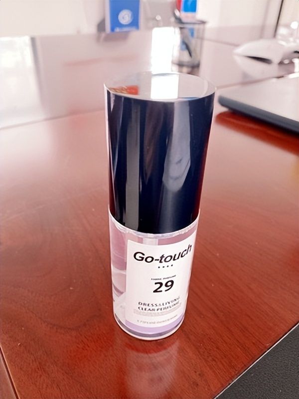 精致少女拒绝异味,快速消除衣物异味