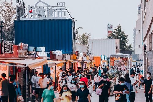 （龙湖上海宝山天街“丹霞街市”）