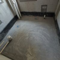 马桶下水管必须要低于瓷砖完成面吗？