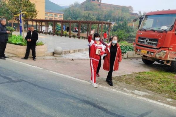 持续的帮扶,让爱走进心间——“小海豚计划”一对一帮扶走进十堰市城关镇堰河完全小学