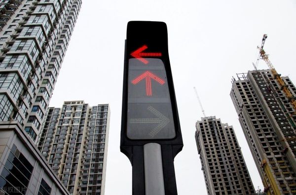 楼市仍在徘徊，暂时回暖无望，但4大指标释放了积极信号