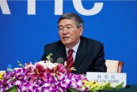 专家：农民进城买房很难融入城市，建议彻底改革身份证和住房制度