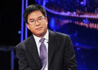 一边是呼吁开发商降价，一边是为房价托底，能托起购房者信心吗？