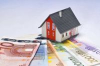 内房股集体狂飙，利好之下有业主连夜毁约，人民日报再谈房地产