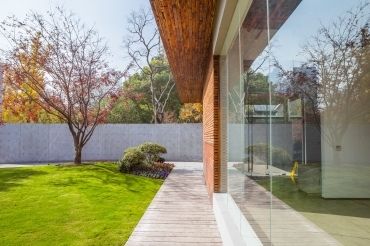 户外灯具一般应选用什么型灯具？精装修房子会给装灯具吗？