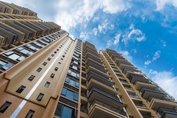 小区欲自筹4500万升级外立面业主吵起来了，外立面什么材料好