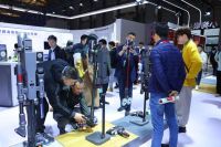 小狗吸尘器携多款新品亮相AWE2024 诠释清洁新体验