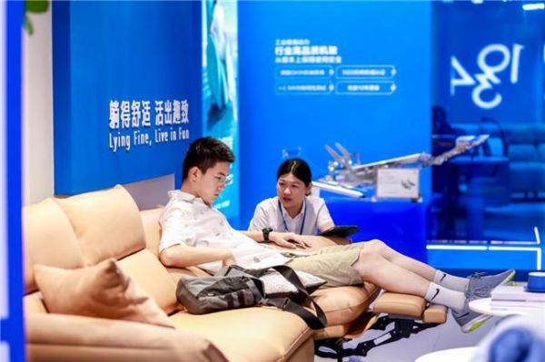 LyinFun懒魔方亮相中国功能/智能沙发展，激活时尚新趣的智慧密码