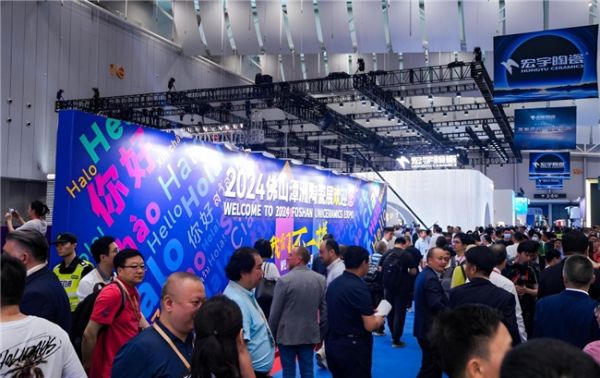 涂小二闪耀佛山陶瓷展，创新力量引领瓷砖铺贴新风尚