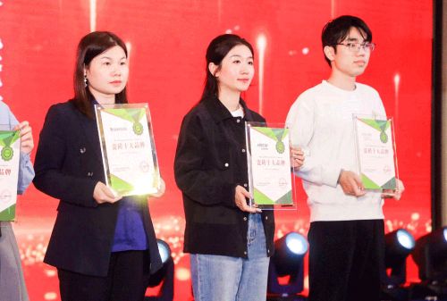 连续四年！箭牌瓷砖再度斩获“瓷砖十大品牌”荣誉！