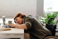 一上班就腰痛？东宝床垫为打工人撑腰