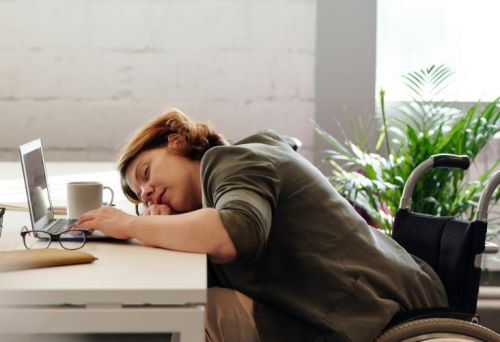 年轻人用什么床垫好?东宝床垫易翻身更健康