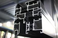 富轩门窗推出“无缝焊接门窗”，让家在极端天气下万无一“湿”！