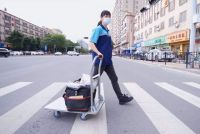 五旬下岗女工再就业：转行从事家具维修，时间自由收入满意