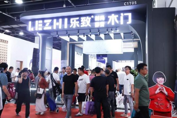 最强人气王，明星来站台，乐致木门火爆永康门博会！