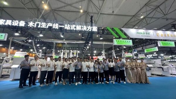 金迪莱数控闪耀登陆第24届成都国际家具展