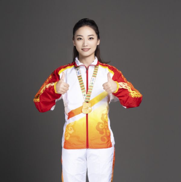 足球女将崔雨涵牵手欧朗艺家居集团,共启品质新篇!