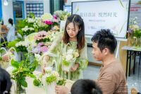 “夏日清凉，悦然时光”——鹏盛社区开展夏日公益花艺沙龙活动