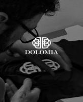 颇具代表性的精工级凝胶枕DOLOMIA，融合美学魅力、技术创新、与精妙工艺的高性能触睡枕