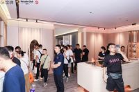 本届展会最抢眼的所在！现场涂鸦保时捷911，金牌家居“酷炫”亮相中国建博会