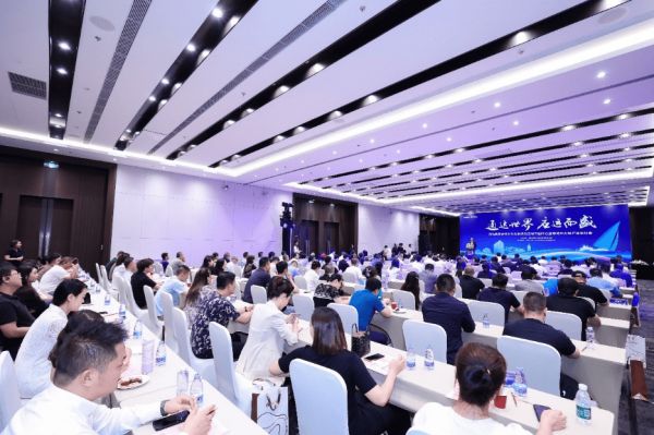 北京通州运河商务区迎来新地标 最快年底投入使用