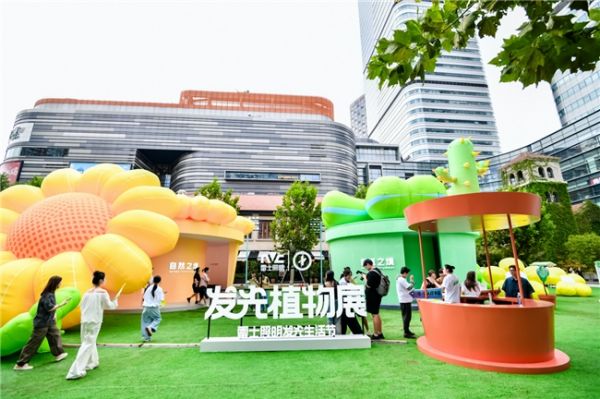 雷士照明|治愈996的年轻人,一束光可以做什么?