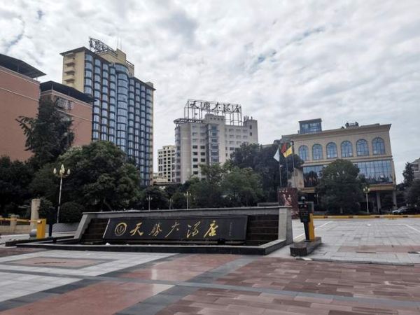 大型酒店供暖方案：庆东纳碧安 NFB-98HC 并联系统，商用首选！