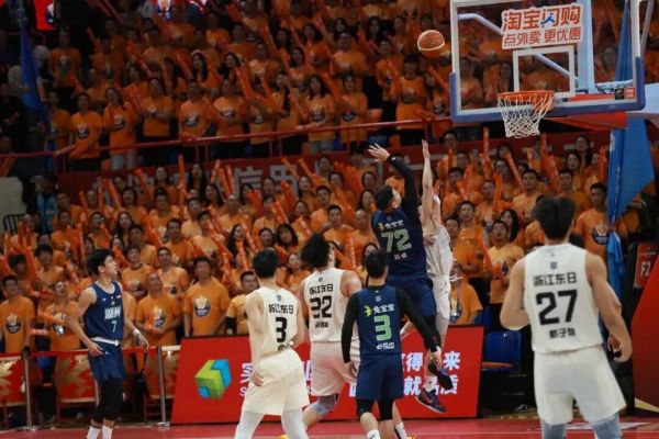 同“州”傍“水”争高下！兔宝宝冠名浙BA湖州队迎战温州队，诠释永不言弃精神