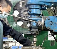 亨利·布雷尔利发明不锈钢 德洛的皮沙发演绎现代家具新典范