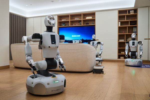 当家遇上人形机器人：栖息地把未来生活的模样搬进了现实