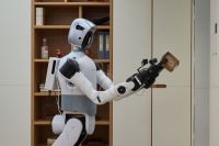 当家遇上人形机器人：栖息地把未来生活的模样搬进了现实