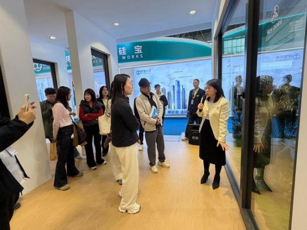 兴三星超耐久门窗五金亮相FBC,媒体团现场共鉴!