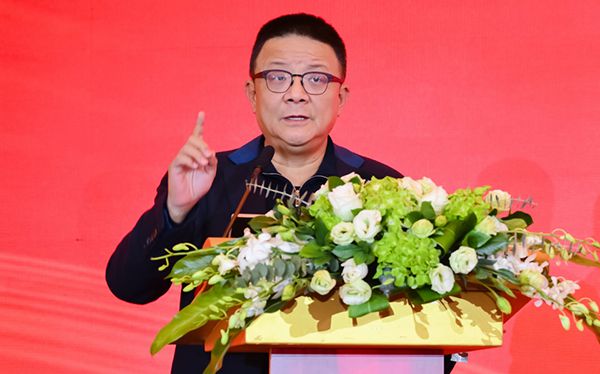 中国房地产业协会副会长、易居中国董事局主席 周忻
